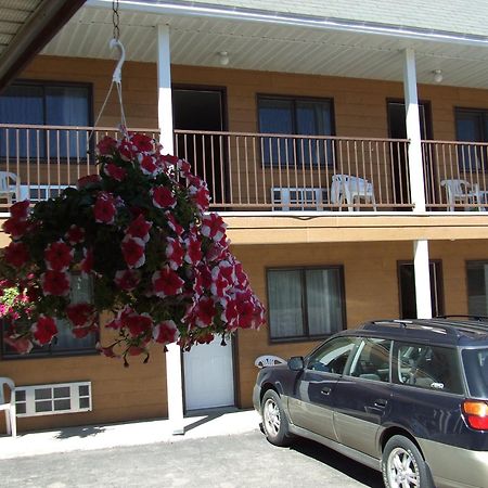 Mary'S Motel Golden Esterno foto