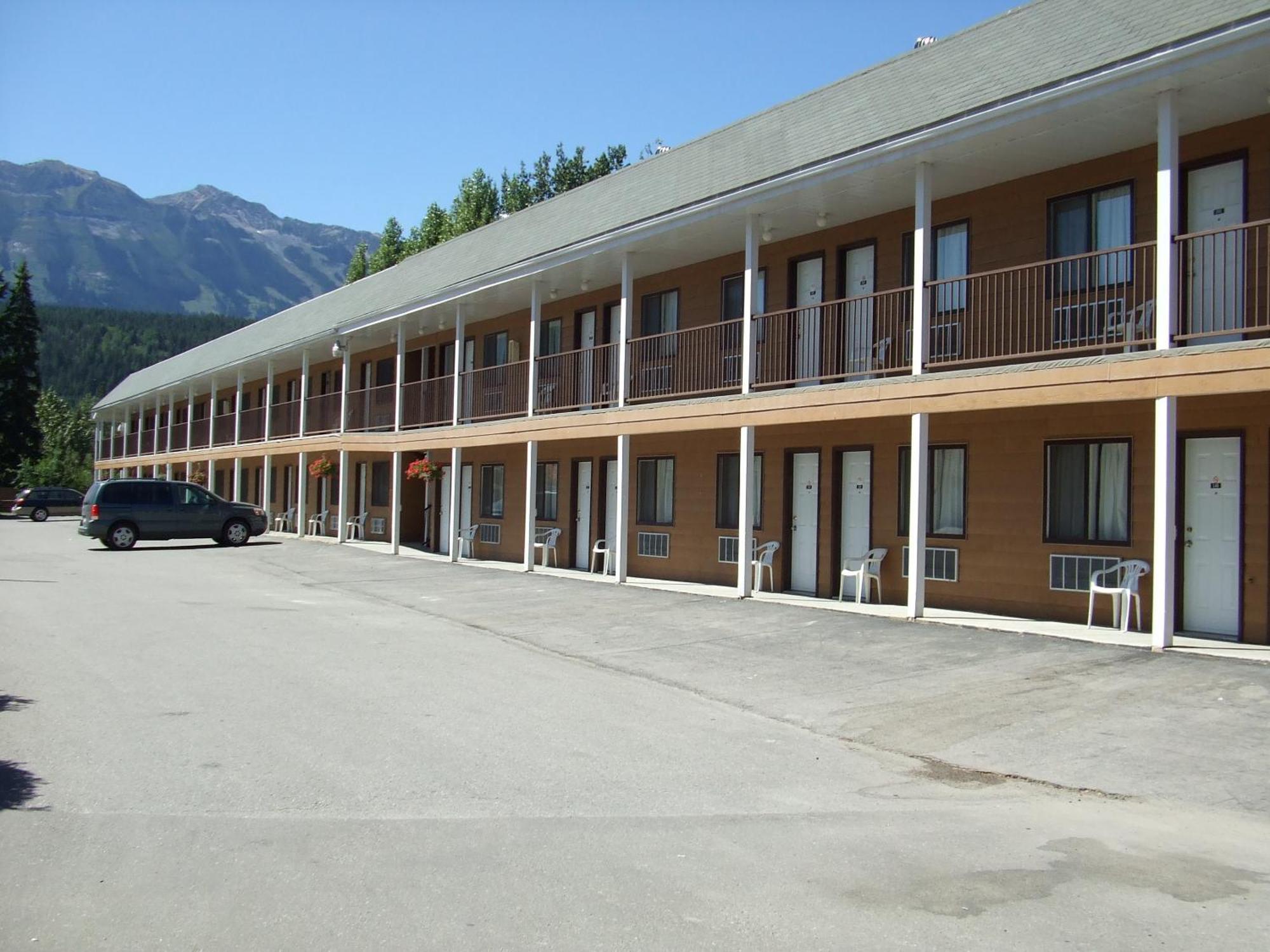 Mary'S Motel Golden Esterno foto