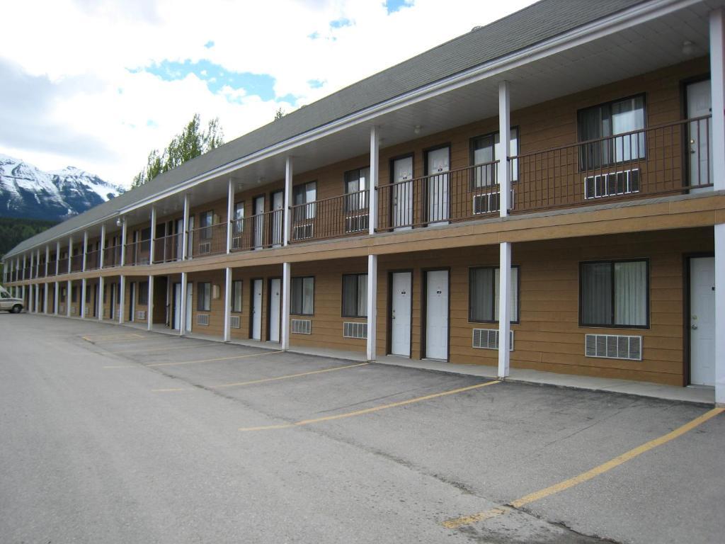Mary'S Motel Golden Esterno foto