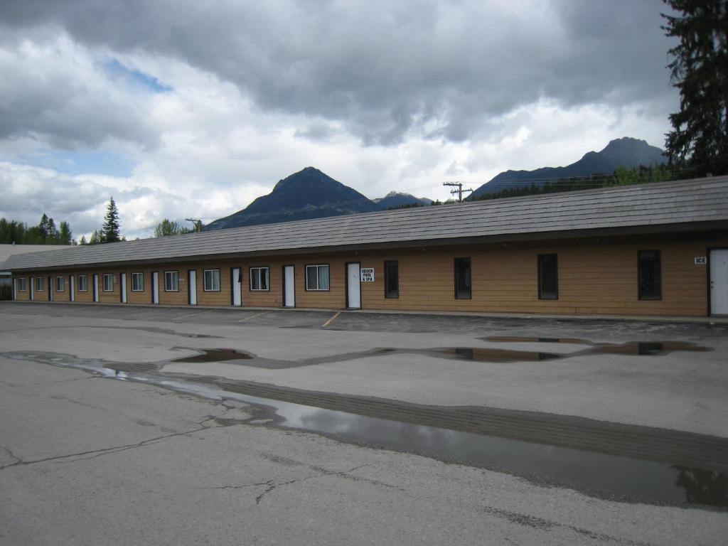 Mary'S Motel Golden Esterno foto